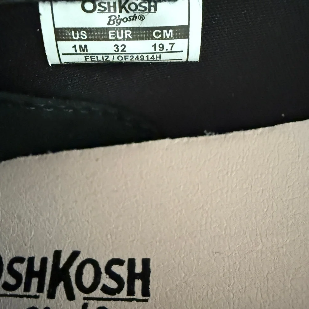 OshKosh B'gosh Glossy Black Flats with Bow